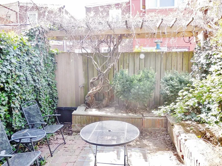 2418 Waverly St — Photo 6