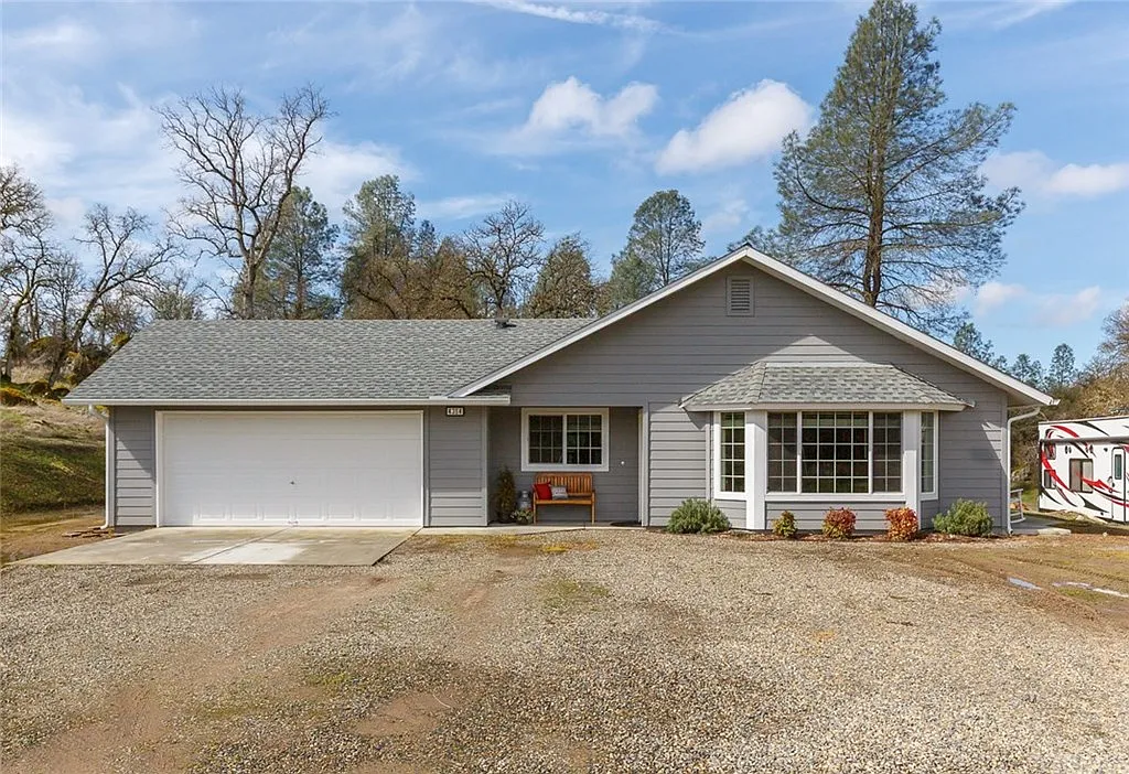 4394 Burl Dr photo 1