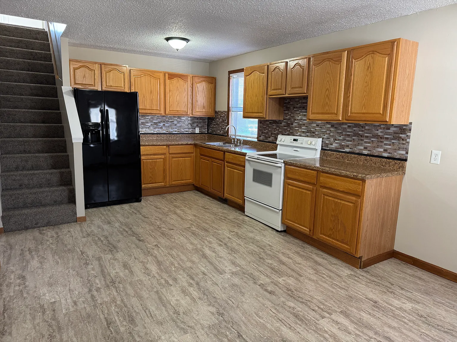 3 bed, 1255 sqft, $1,400 — Photo 4
