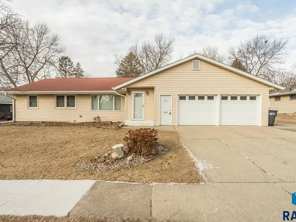 1015 N Cedar St, Luverne, MN 56156