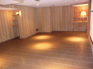 117 Riverside Dr, Northfield, IL 60093