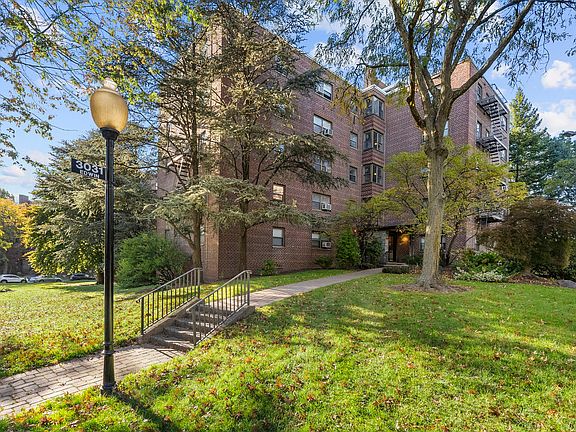 2nd image of 3031 Edwin Ave APT 1C