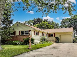 859 S Mount Prospect Rd, Des Plaines, IL 60016