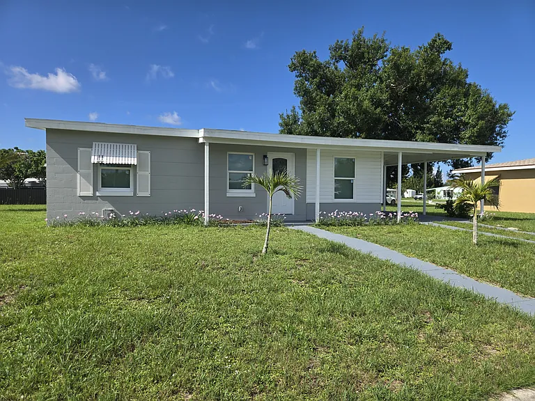 21431 Holdern Ave — Photo 1