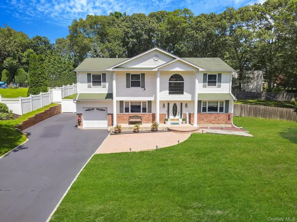 11 Dillmont Drive, Smithtown, NY 11787