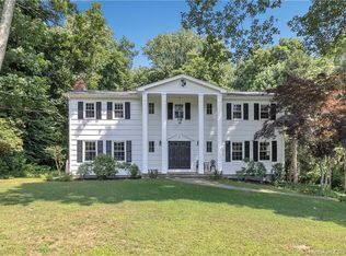 22 Clarion Pl, Trumbull, CT 06611