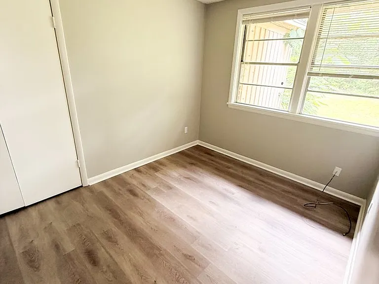 2113 Robin St — Photo 5