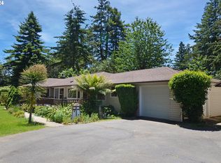 925 7th St, Brookings, OR 97415