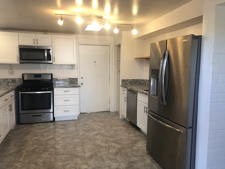 442 E Seneca St — Photo 2