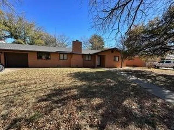 1118 Zephyr St, Plainview, TX 79072