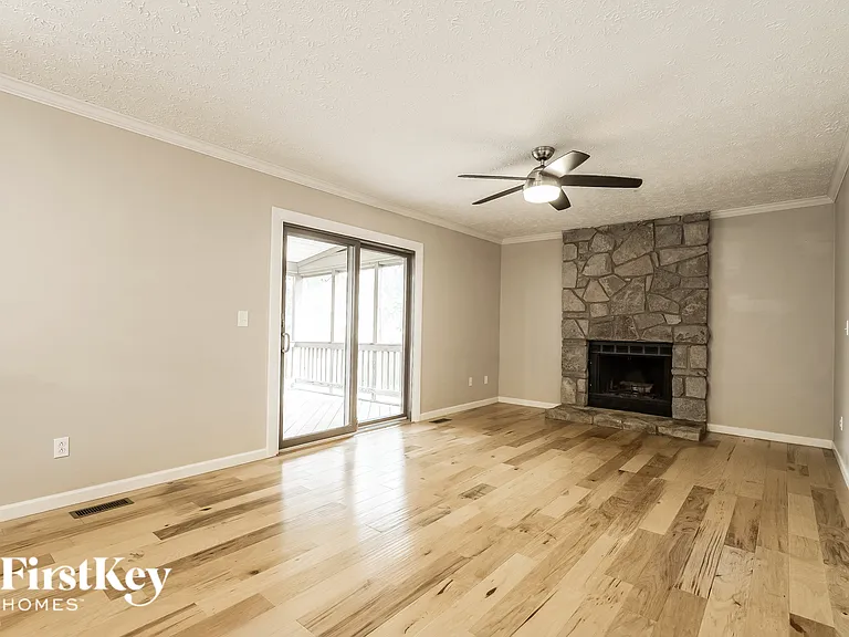 833 Lindenhaven Rd — Photo 3