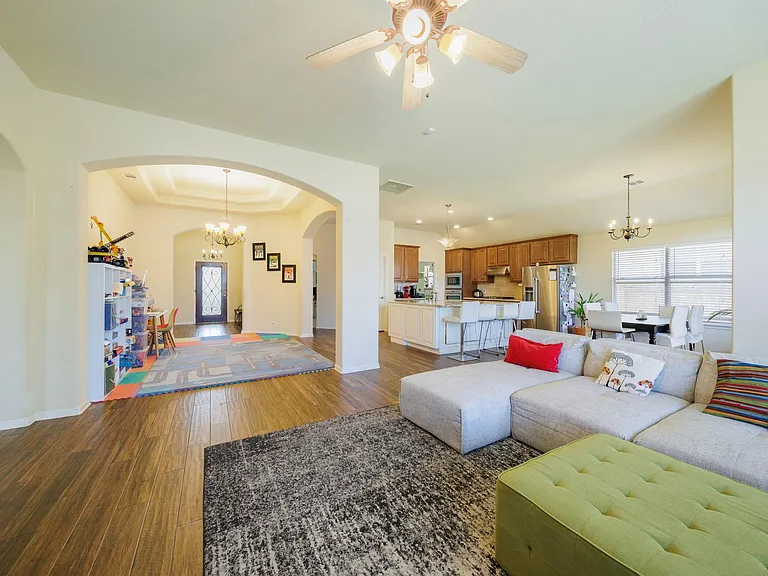 231 Saint Richie Ln — Photo 4
