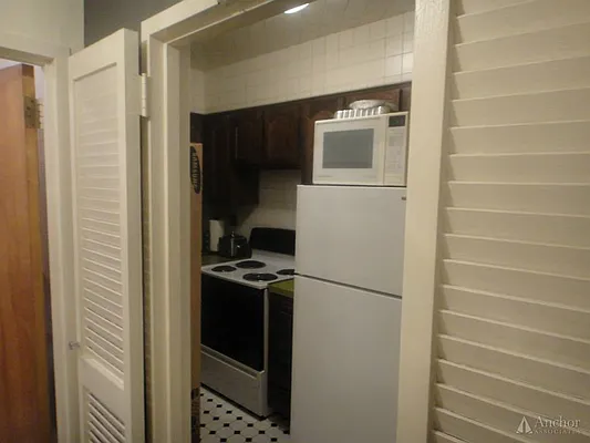 Rented by Anchor Associates | media 19