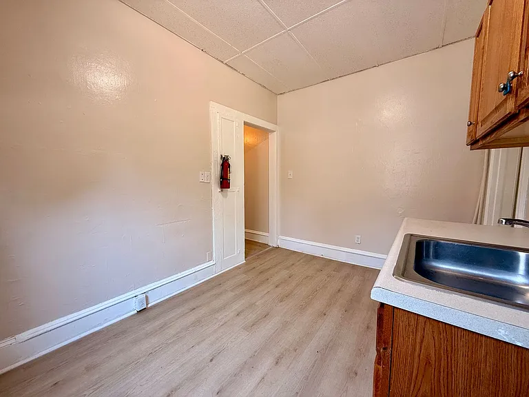 303 N Laurel St — Photo 24
