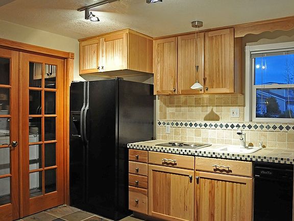 Bar in walkout basement - second kitchen!