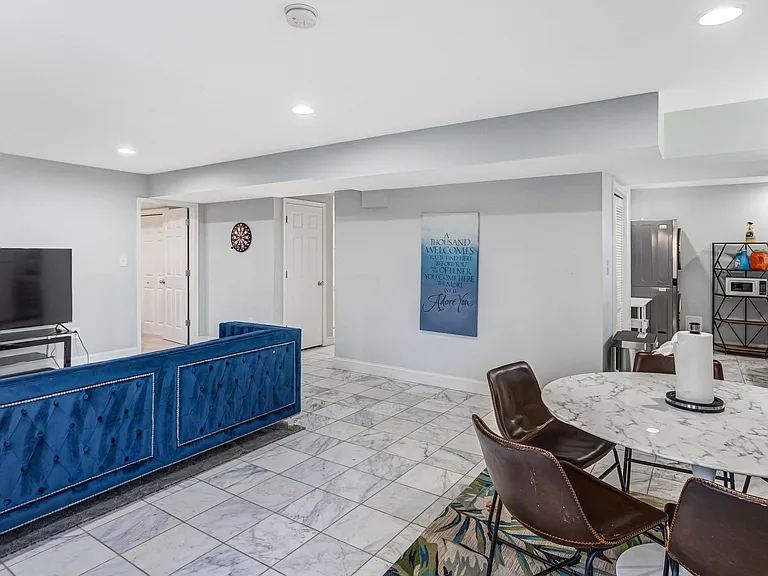 8312 Telegraph Rd — Photo 10