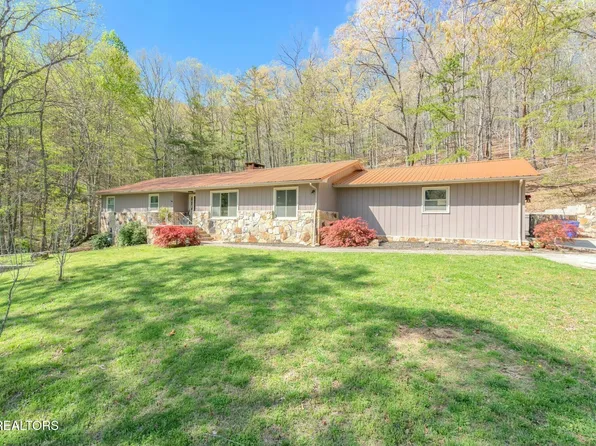 660 W Hills Dr, Harriman, TN 37748