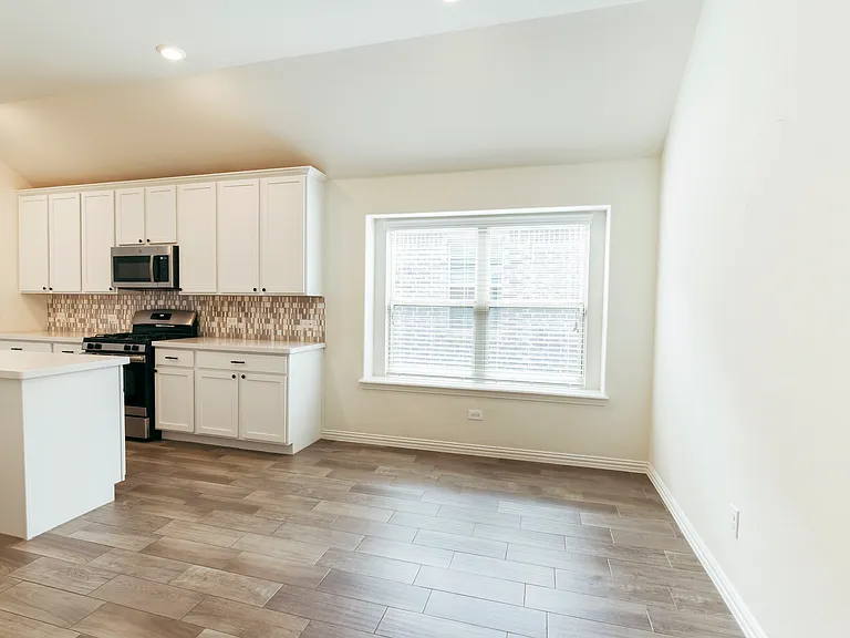 816 Blackhawk Dr — Photo 5