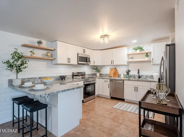 1721 E Camino Carreta, Tucson, AZ 85714