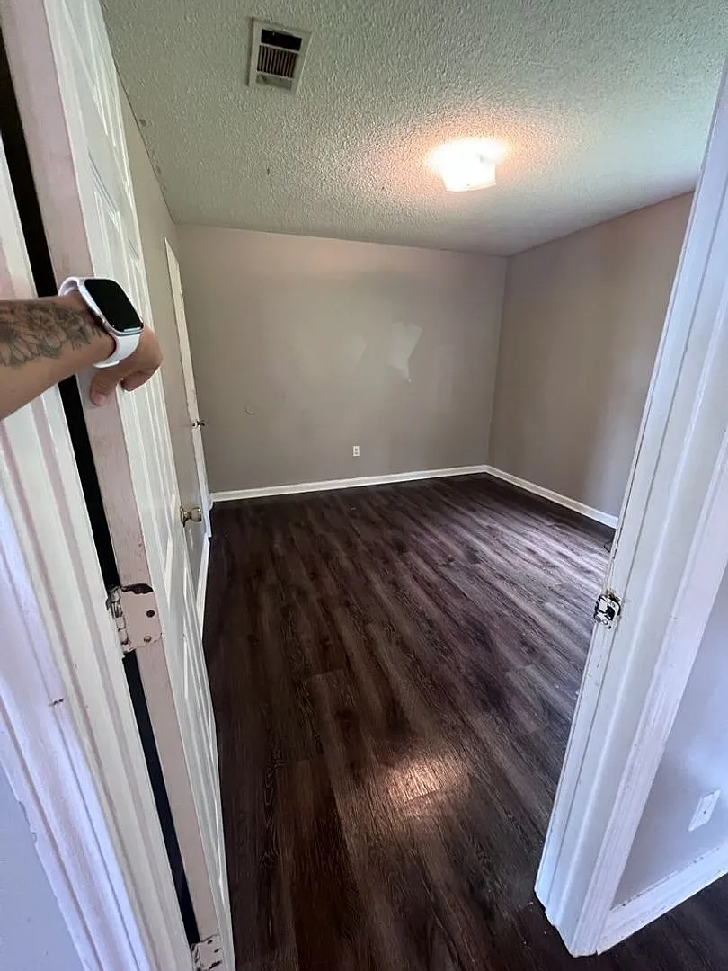 Ivie Lane Apartments — Photo 3