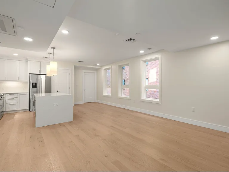 301 Border St #402 — Photo 7