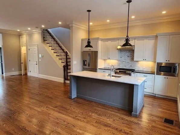 118 F St, South Boston, MA 02127