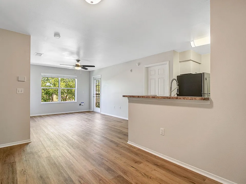Fountain Place Apartments | 1 & 2 Bedroom Apartments Available-Offering September Free If Moved I...