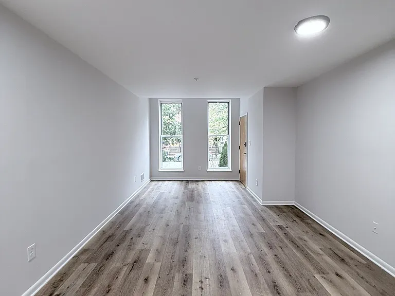 722 Newington Ave #A — Photo 4