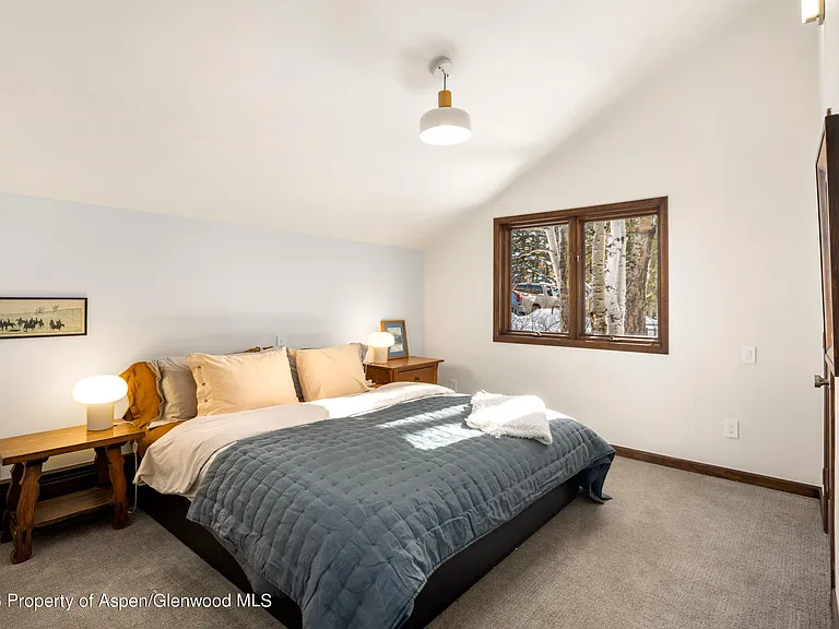 1036 Red Mountain Rd — Photo 13