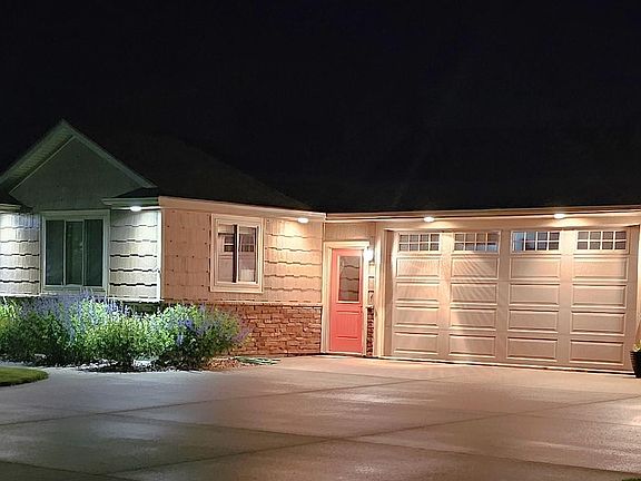 3rd image of 506 E 3rd St
