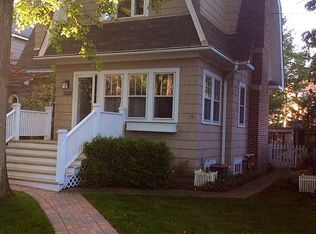 1018 Isabella St, Wilmette, IL 60091
