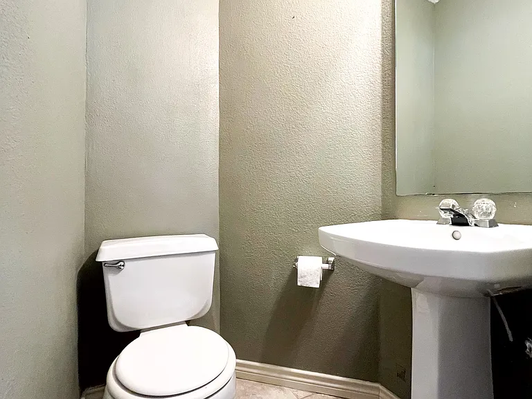 2512 Schulze Dr — Photo 5