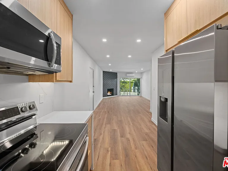 2447 N Beachwood Dr #1 — Photo 4
