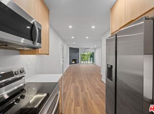 2447 N Beachwood Dr #1, Los Angeles, CA 90068