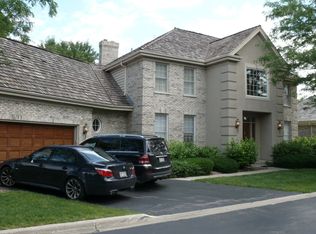 5 Hotchkiss Ct, Lincolnshire, IL 60069