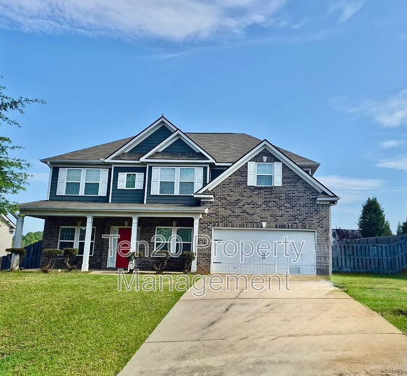 4 bed, 2.5 bath, 2695 sqft, $2,400 — Photo 1