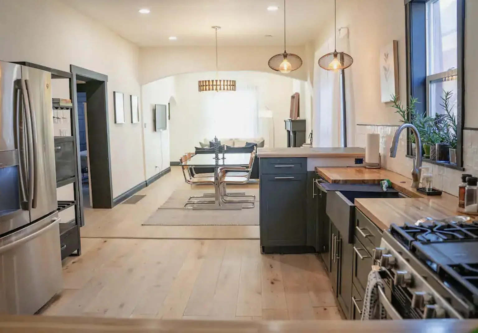 2 bed, 1200 sqft, $2,450 — Photo 1