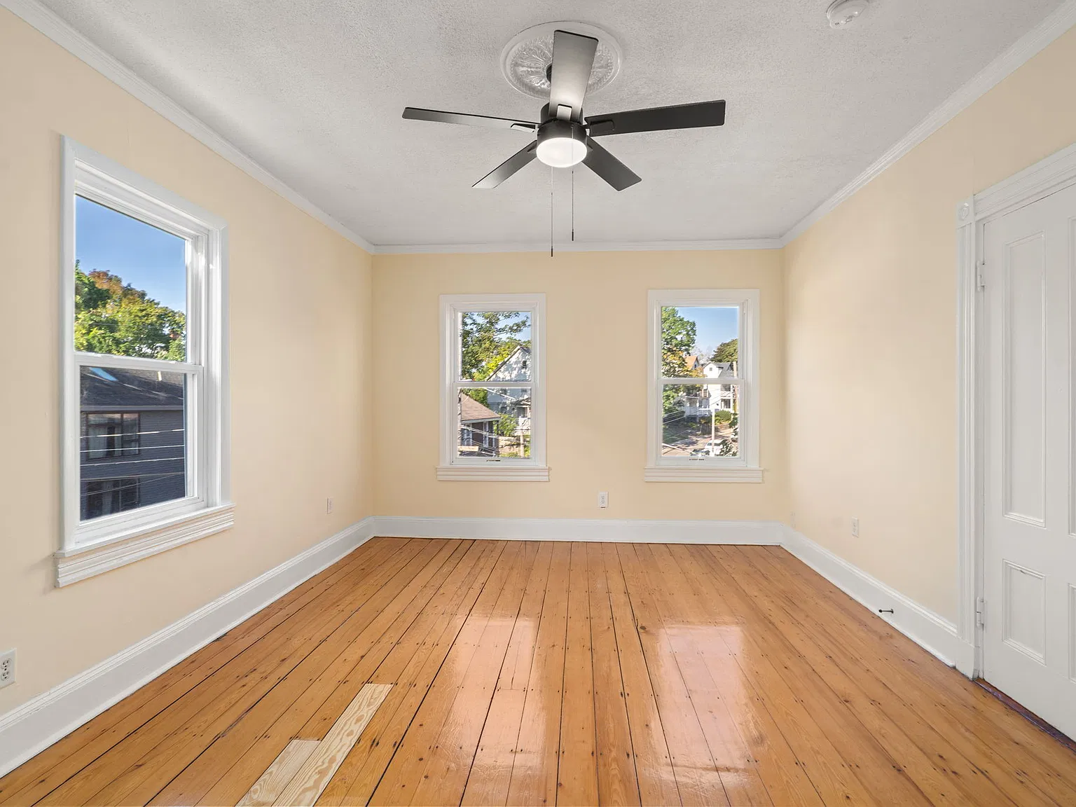2 bed, 1328 sqft, $2,800 — Photo 2