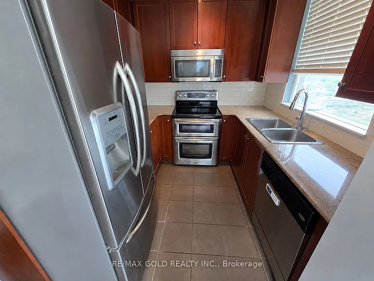 3504 Hurontario St #1607 — Photo 9