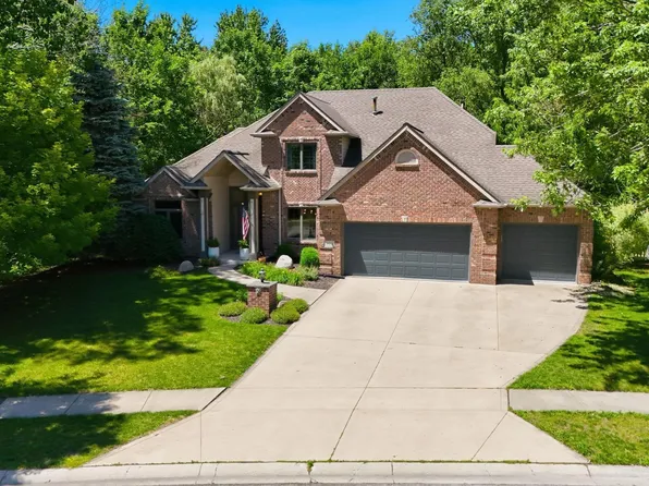 1103 Falcon Creek Pkwy, Fort Wayne, IN 46845