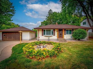 6562 50th St N, Oakdale, MN 55128