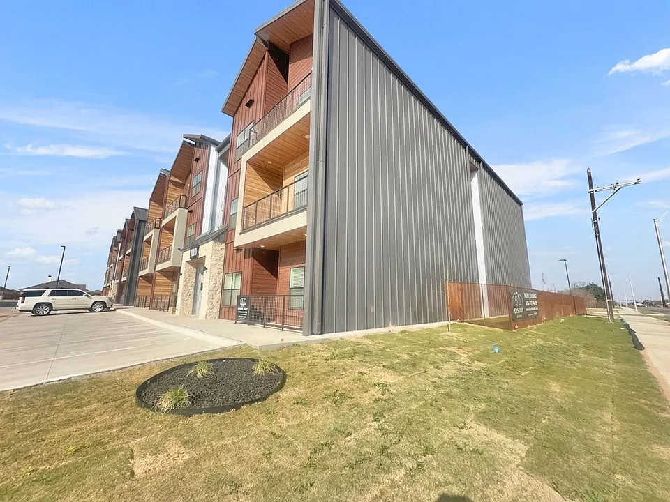 5914 Erskine St