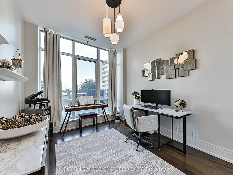 112 George St S #902 — Photo 18