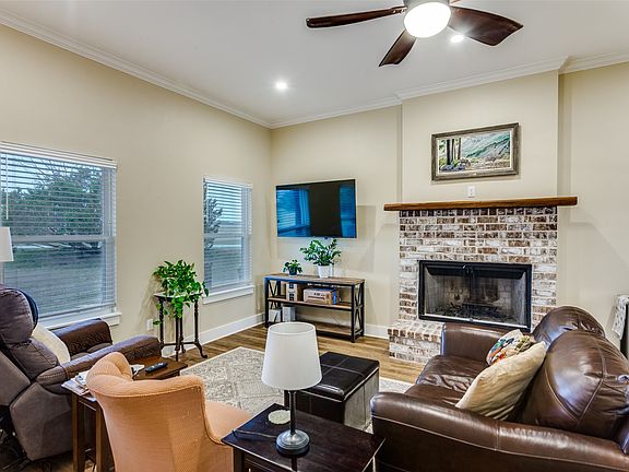 5th image of 198 Fort Graham Rd