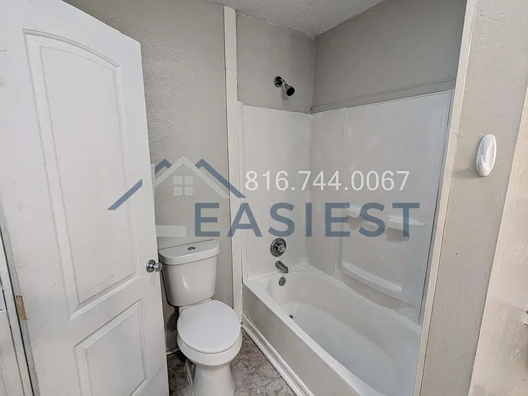 142 N Belmont Blvd — Photo 16