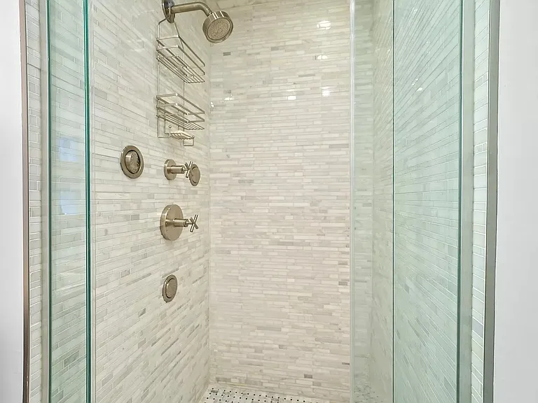 2545 W Lunt Ave #1 — Photo 12