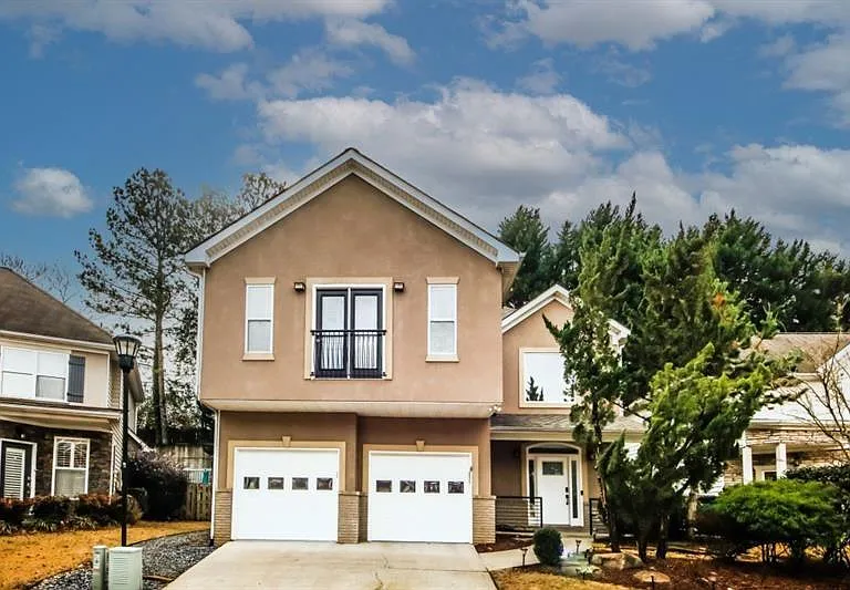 1354 Brookhaven Village Cir NE — Photo 1