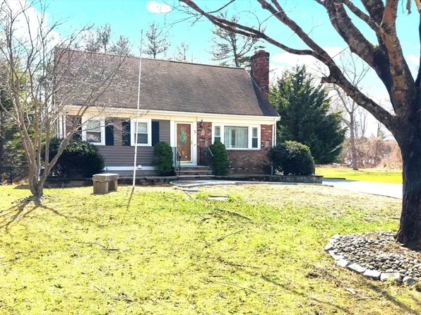 5 Gentle Valley Dr, Dartmouth, MA 02747