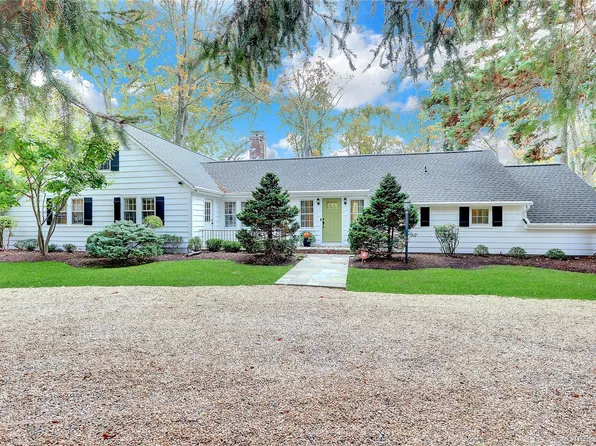 14 Highwood Road, Setauket, NY 11733