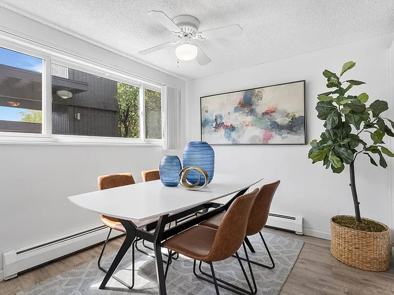 Mohawk Green Apartments — Photo 16